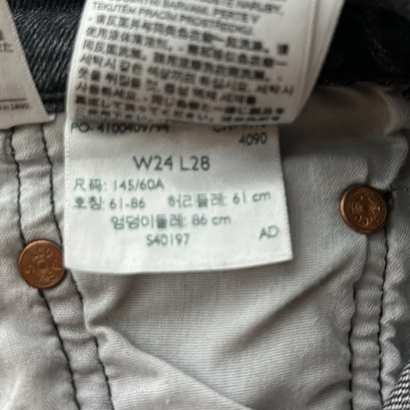 Levis  Size 36 - Picture 5 of 6